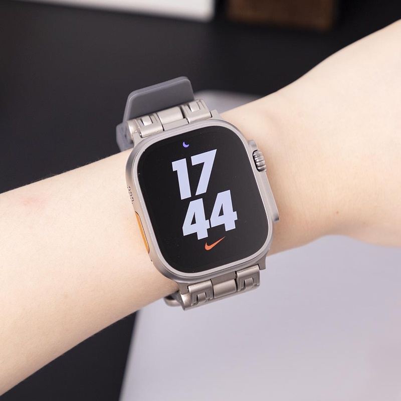 Double Buckle Silicone Band With Zinc Alloy Connector For Apple Watch