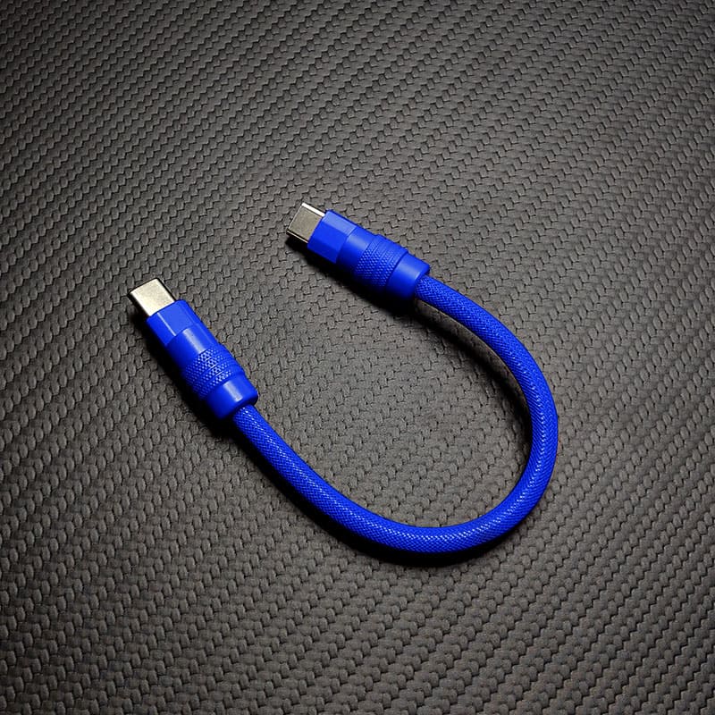 "Monochrome Chubby" Power Bank Friendly Cable